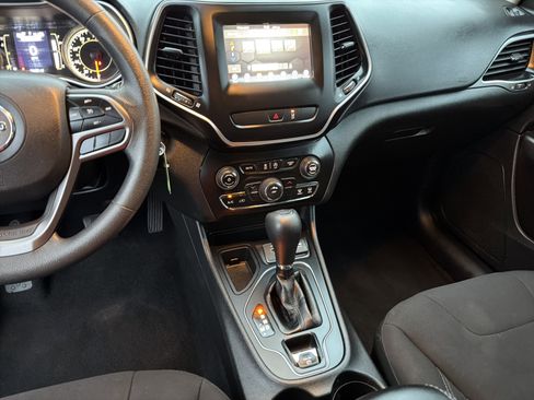 Used 2021 Jeep Cherokee Latitude image 28