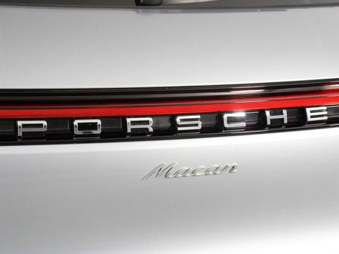 Certified 2026 Porsche Macan AWD/4WD image 22