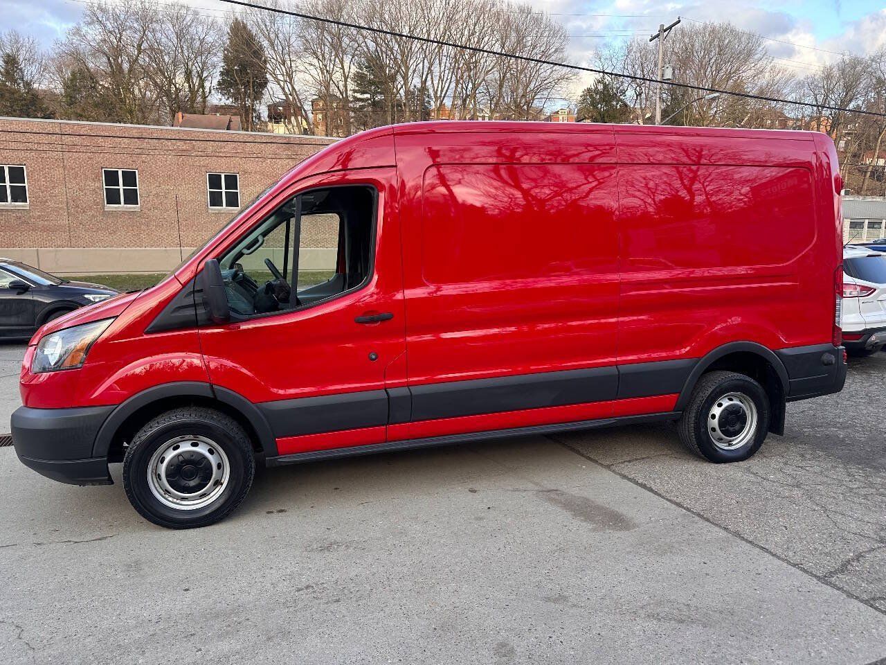 Used 2015 Ford Transit 250 148 Medium Roof RWD image 4