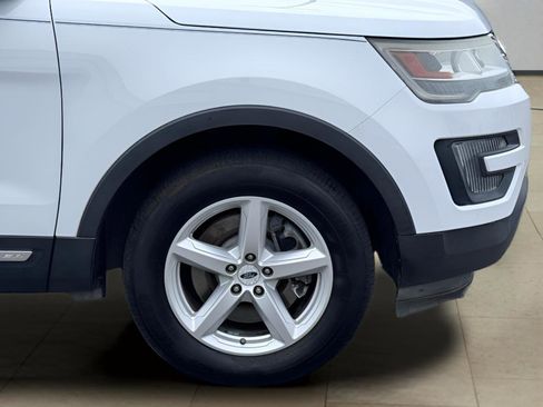Used 2016 Ford Explorer XLT AWD/4WD image 38