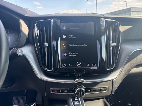 Used 2020 Volvo XC60 T5 Momentum w/ Protection Package Premier AWD/4WD image 19