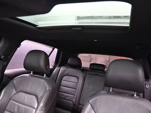 Used 2017 Volkswagen GTI SE image 29