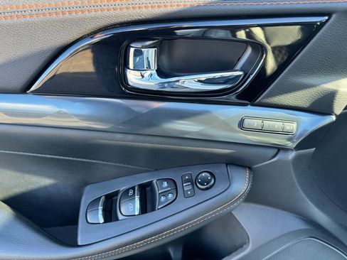 Used 2020 Nissan Maxima SR image 19