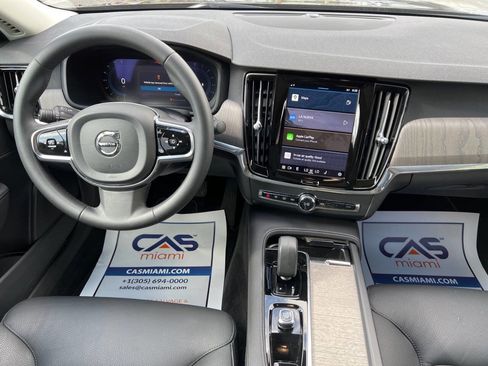 Used 2023 Volvo S90 B6 Plus image 10