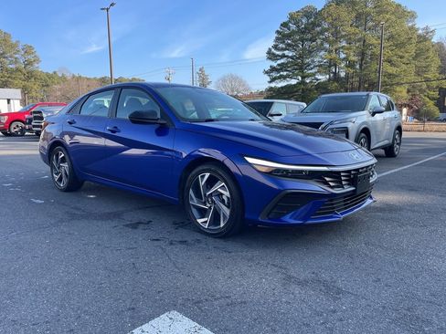 Certified 2025 Hyundai Elantra Sport image 4