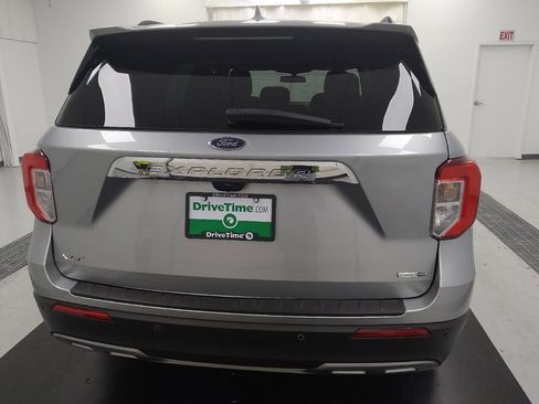 Used 2020 Ford Explorer XLT w/ Equipment Group 202A AWD/4WD image 7