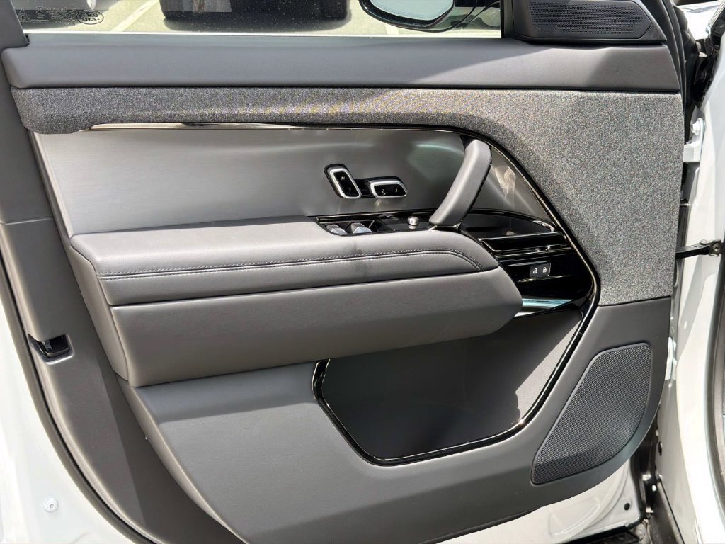 New 2026 Land Rover Range Rover Sport SE AWD/4WD image 15