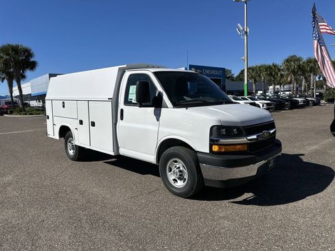 New 2025 Chevrolet Express 3500 Work Van w/ Power Convenience Package image 10