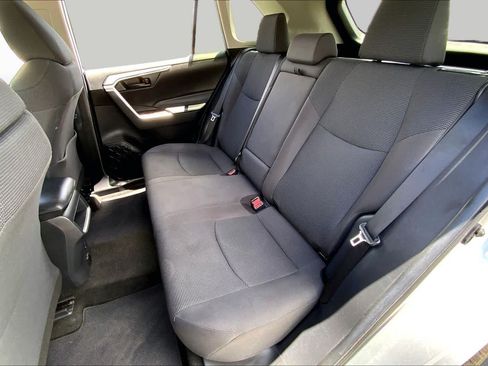 Used 2019 Toyota RAV4 LE FWD image 20