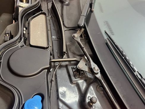 Used 2005 Ford GT RWD image 65