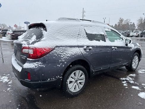 Used 2017 Subaru Outback 2.5i Premium image 10