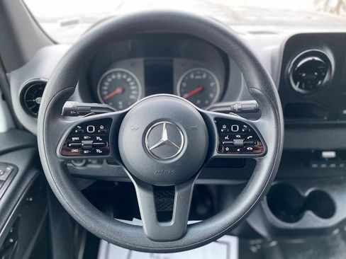 Used 2024 Mercedes-Benz Sprinter 2500 image 32