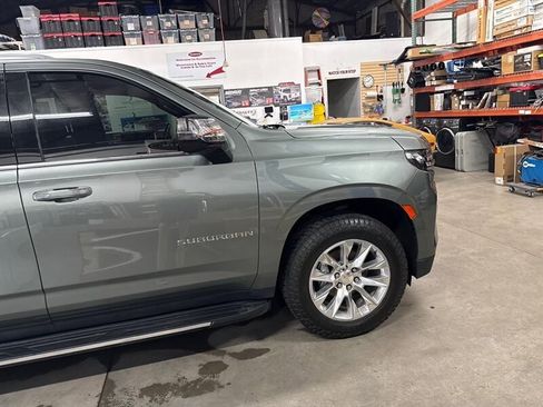 Used 2023 Chevrolet Suburban Premier image 28