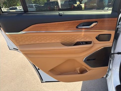 Used 2023 Jeep Grand Cherokee L Summit image 15