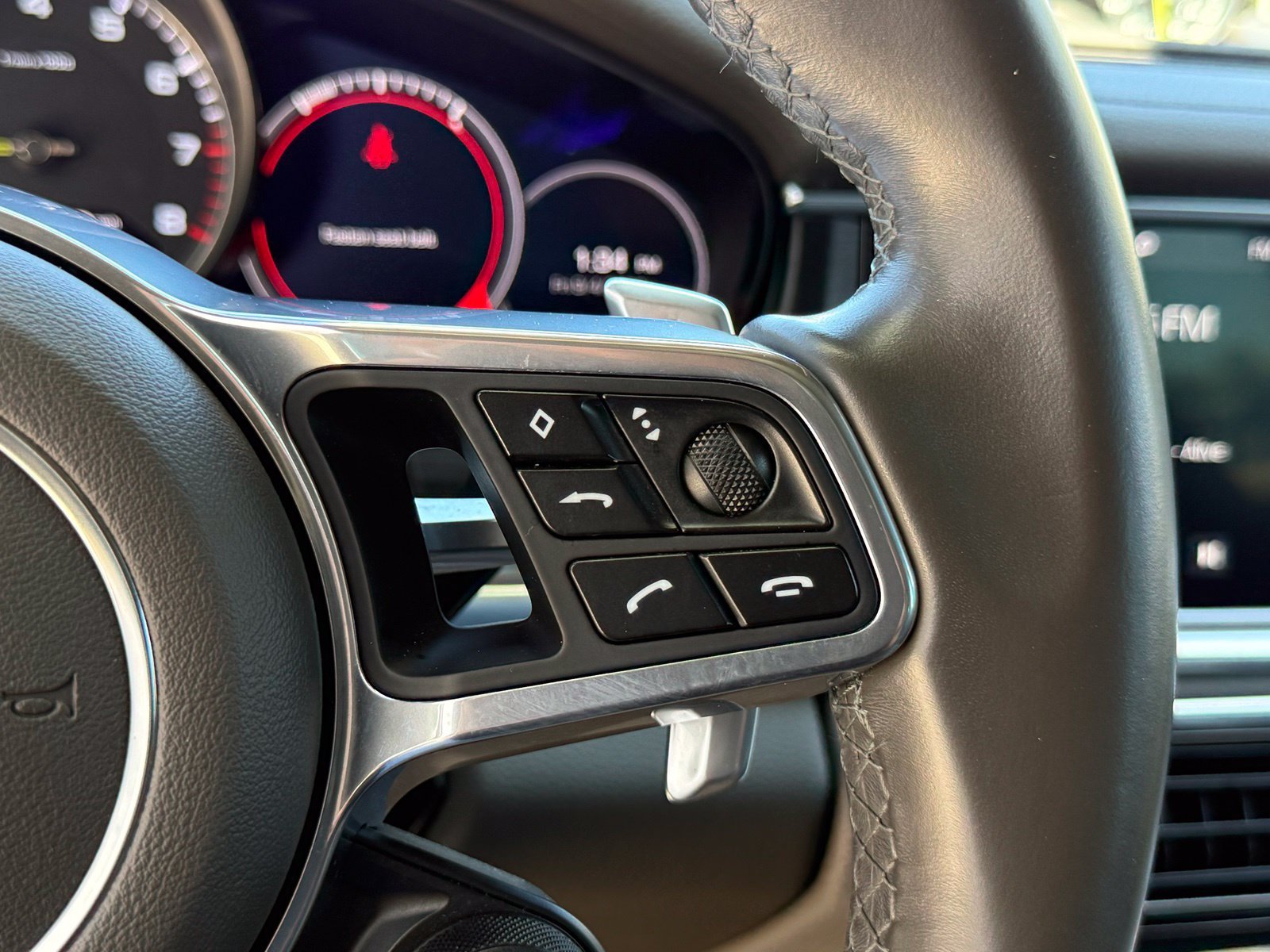 Used 2019 Porsche Panamera 4 AWD/4WD image 30