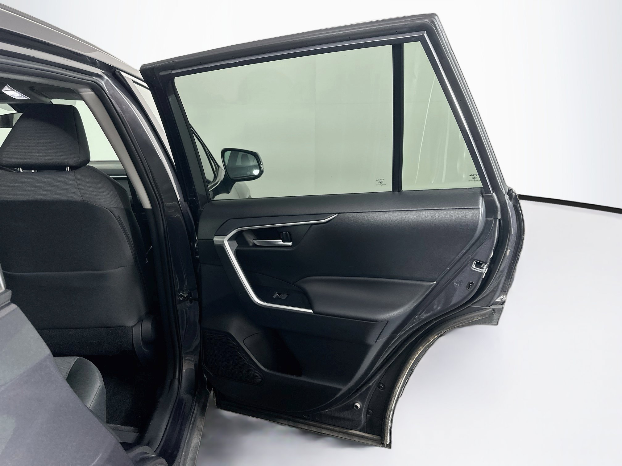 Used 2025 Toyota RAV4 XLE AWD/4WD image 28