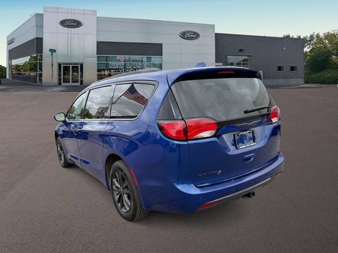 Used 2020 Chrysler Pacifica Touring-L AWD/4WD image 8