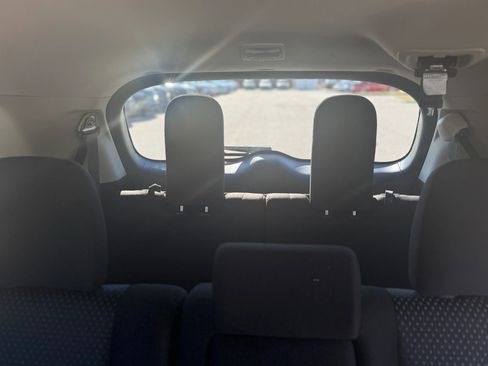 Used 2020 Mitsubishi Outlander ES image 16