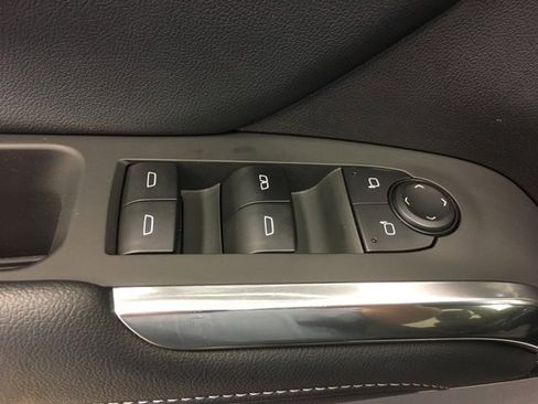 Used 2025 Chevrolet Traverse LT image 33
