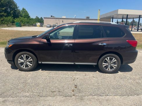 Used 2019 Nissan Pathfinder SL image 8