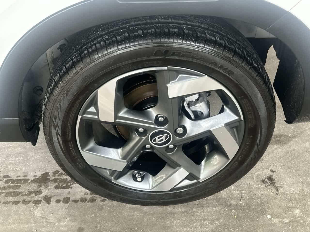 Used 2024 Hyundai Venue SEL FWD image 11