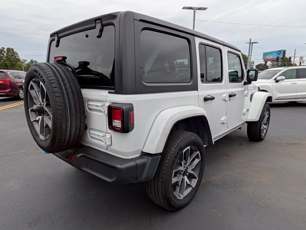 Used 2024 Jeep Wrangler Unlimited AWD/4WD image 11