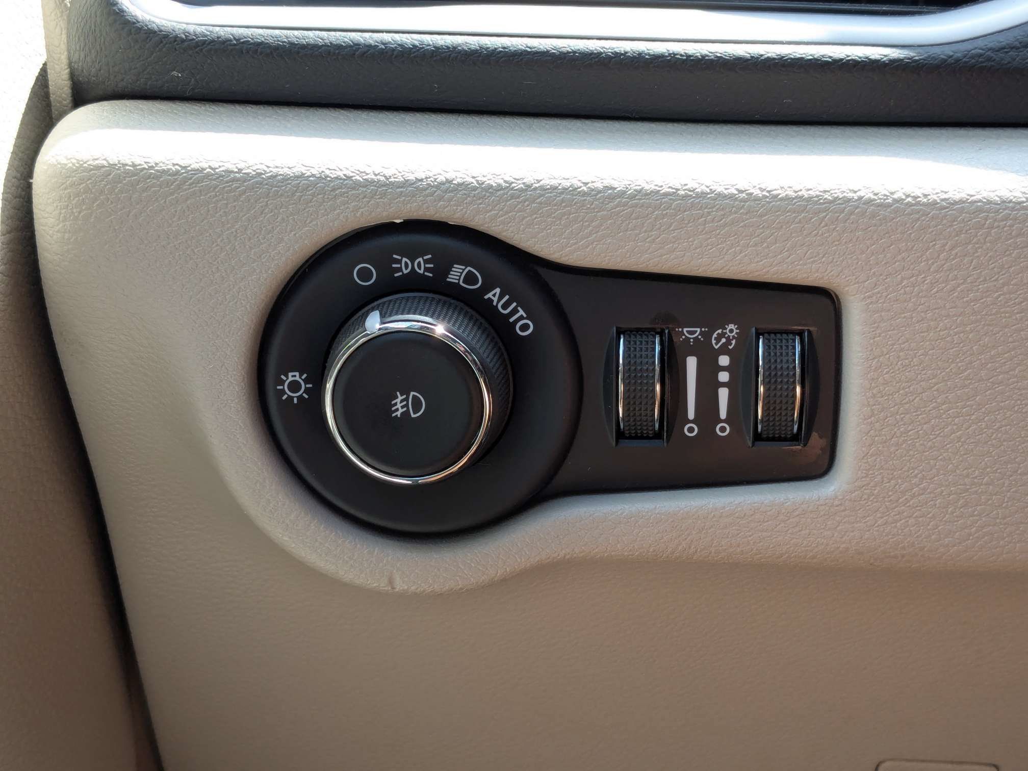 Used 2023 Chrysler Pacifica Touring-L FWD image 25