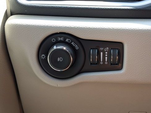Used 2023 Chrysler Pacifica Touring-L FWD image 25
