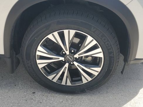 Certified 2023 Nissan Rogue SV FWD image 13