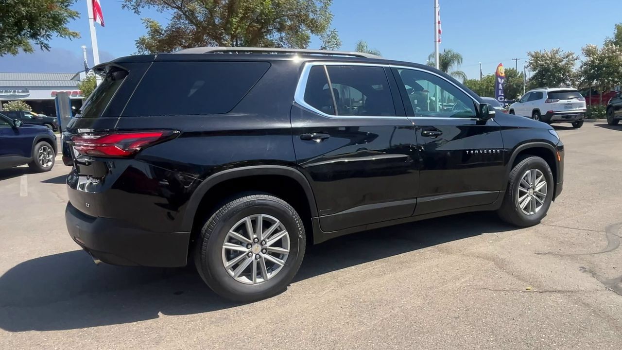 Used 2023 Chevrolet Traverse LT w/ LPO, Cargo Package AWD/4WD image 7
