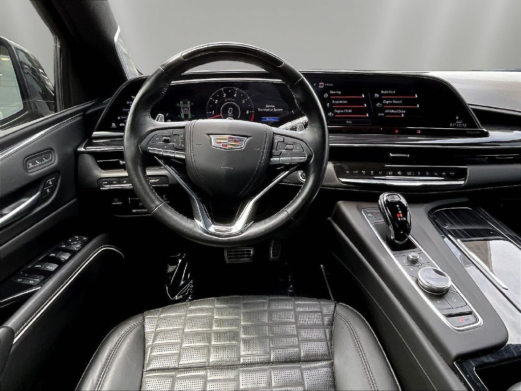 Used 2023 Cadillac Escalade ESV V w/ LPO, ONYX Package AWD/4WD image 5