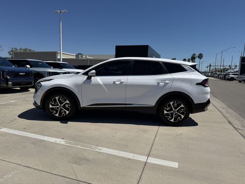 Used 2023 Kia Sportage EX image 7