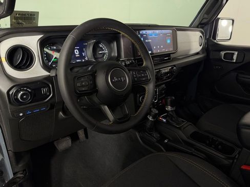 Used 2024 Jeep Wrangler Unlimited AWD/4WD image 21