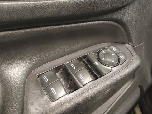 Used 2019 Chevrolet Equinox LT FWD image 27