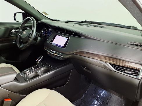 Certified 2023 Cadillac XT4 Sport image 9