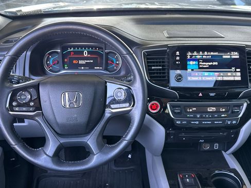 Used 2022 Honda Pilot Touring image 17