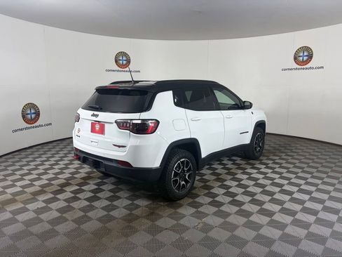 Used 2025 Jeep Compass Trailhawk w/ Trailer Tow Group AWD/4WD image 18
