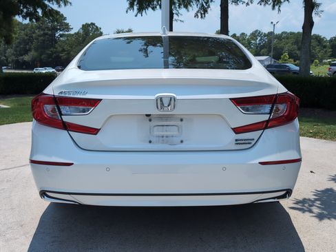 Used 2020 Honda Accord Touring image 9