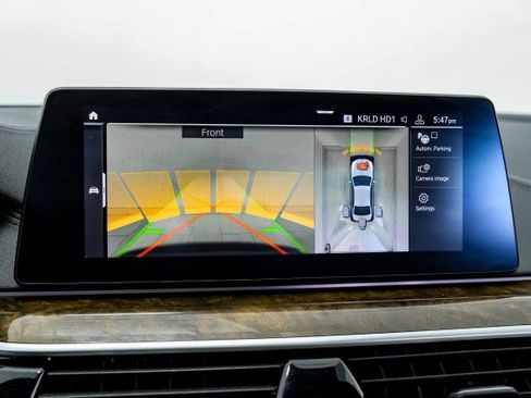 Used 2020 BMW 530i xDrive w/ Premium Package image 24