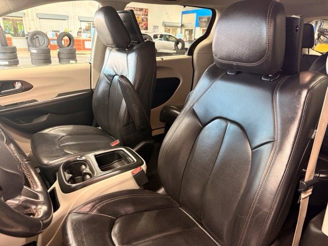Used 2017 Chrysler Pacifica Touring-L Plus w/ Tire & Wheel Group FWD image 6