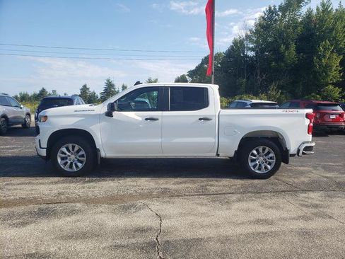 Used 2020 Chevrolet Silverado 1500 Custom w/ Custom Value Package AWD/4WD image 4