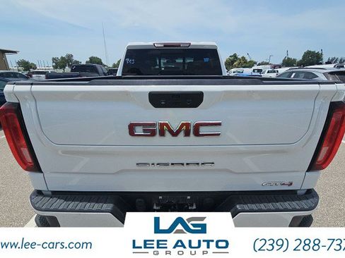 Used 2021 GMC Sierra 1500 AT4 w/ AT4 Preferred Package AWD/4WD image 4