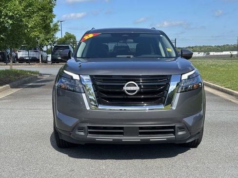 Certified 2025 Nissan Pathfinder SV FWD image 2