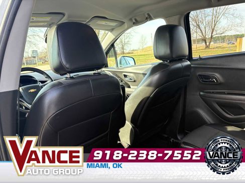 Used 2019 Chevrolet Trax LT w/ LT Convenience Package image 14