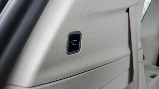Used 2024 Chrysler Pacifica Touring-L FWD image 29