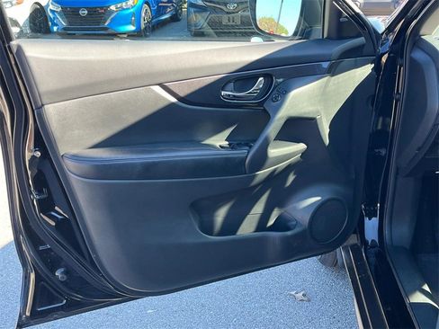 Used 2018 Nissan Rogue S image 26