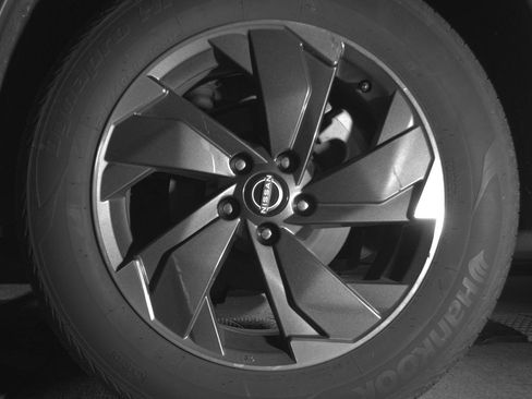 Used 2025 Nissan Rogue SV image 14