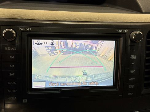 Used 2011 Toyota Sienna XLE image 19