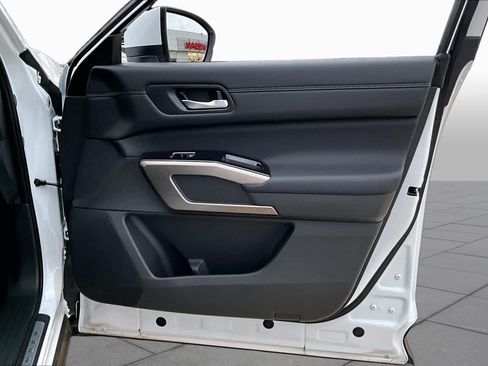 Used 2025 Nissan Pathfinder Platinum w/ Cargo Package FWD image 27
