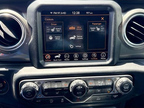 Used 2022 Jeep Wrangler Unlimited Sahara w/ Cold Weather Group AWD/4WD image 22